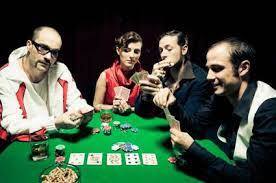 Mengadakan Malam Poker di Rumah